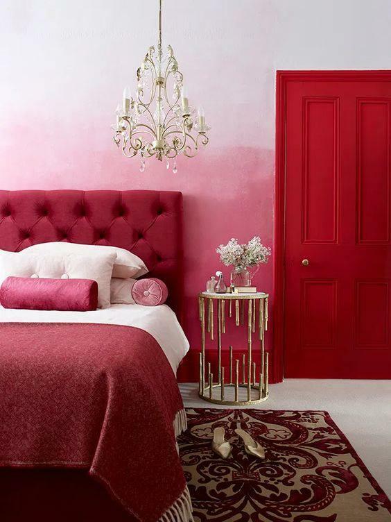 Rdeča in roza dekoracija spalnice