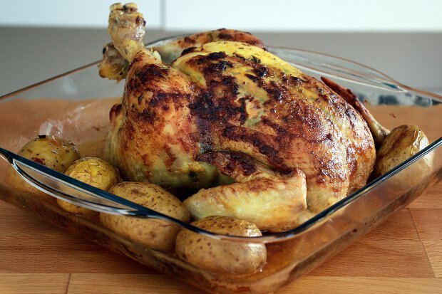 Kako kuhati cel piščanec, kakšni so triki? Recept za piščanca v celoti v okusni pečici