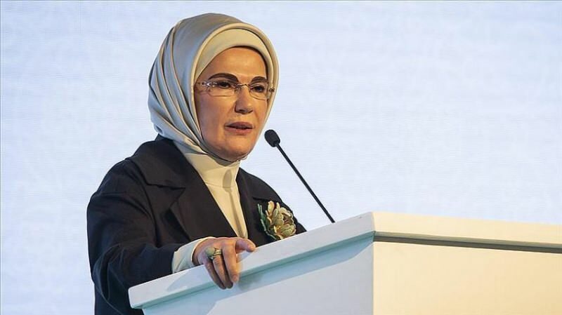 Prva dama Erdoğan je kritizirala nekatere televizijske nadaljevanke: Ne dovolite, da nasilniki predstavljajo kot vzornike!